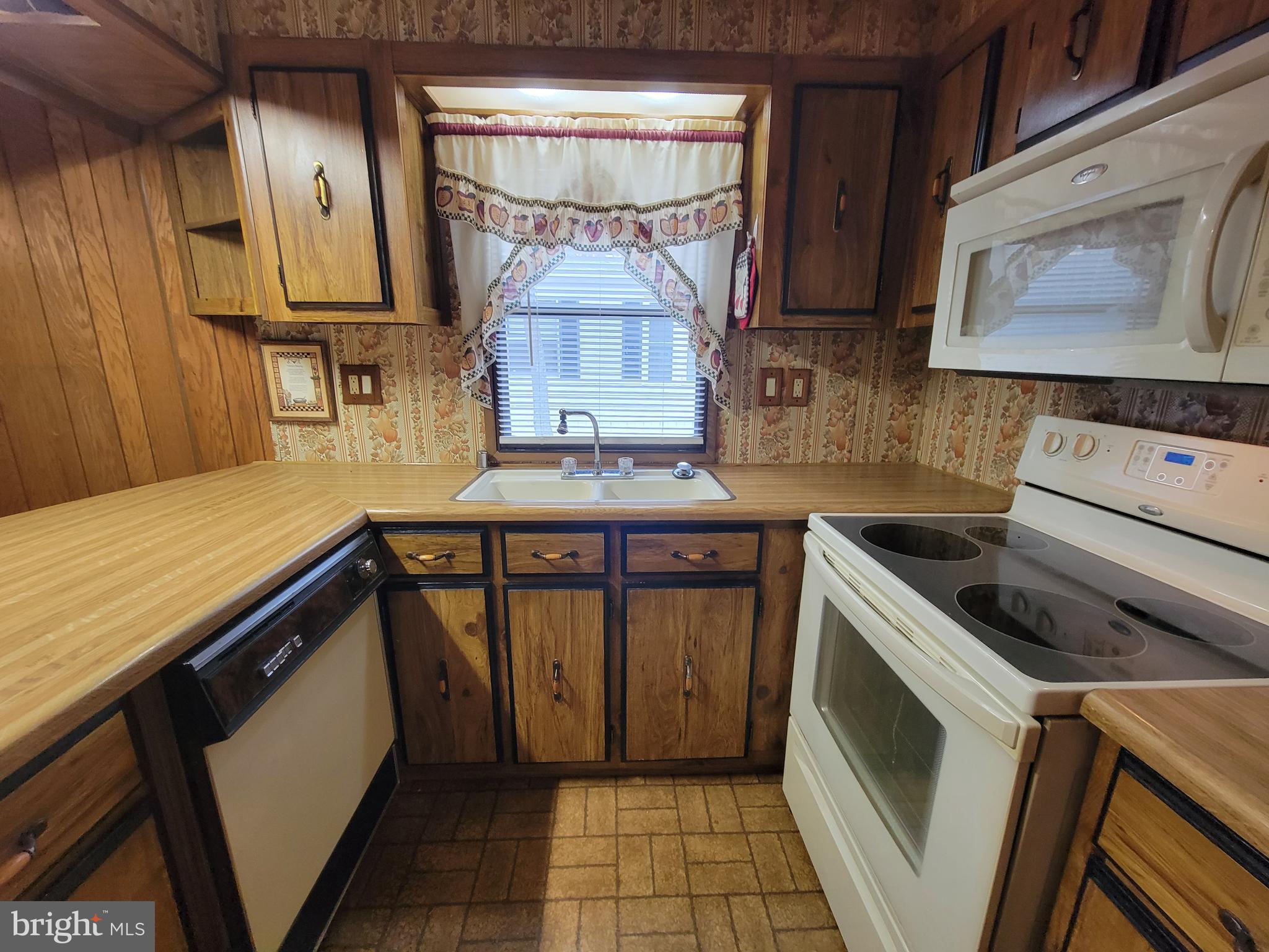 33 Skyline Drive Sicklerville, NJ 08081 - Photo 15 of 40 KITCHEN