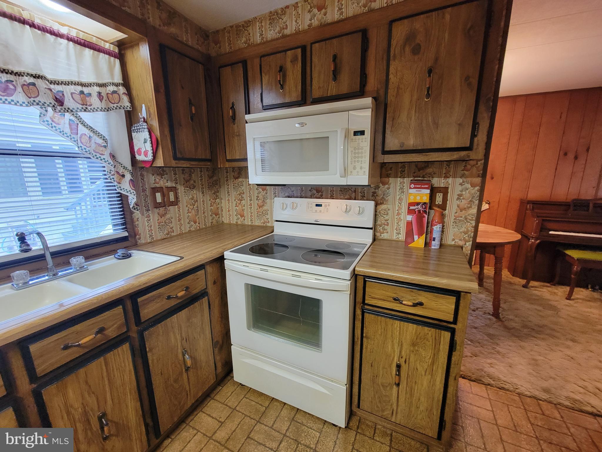 33 Skyline Drive Sicklerville, NJ 08081 - Photo 16 of 40 DOUBLE SINK