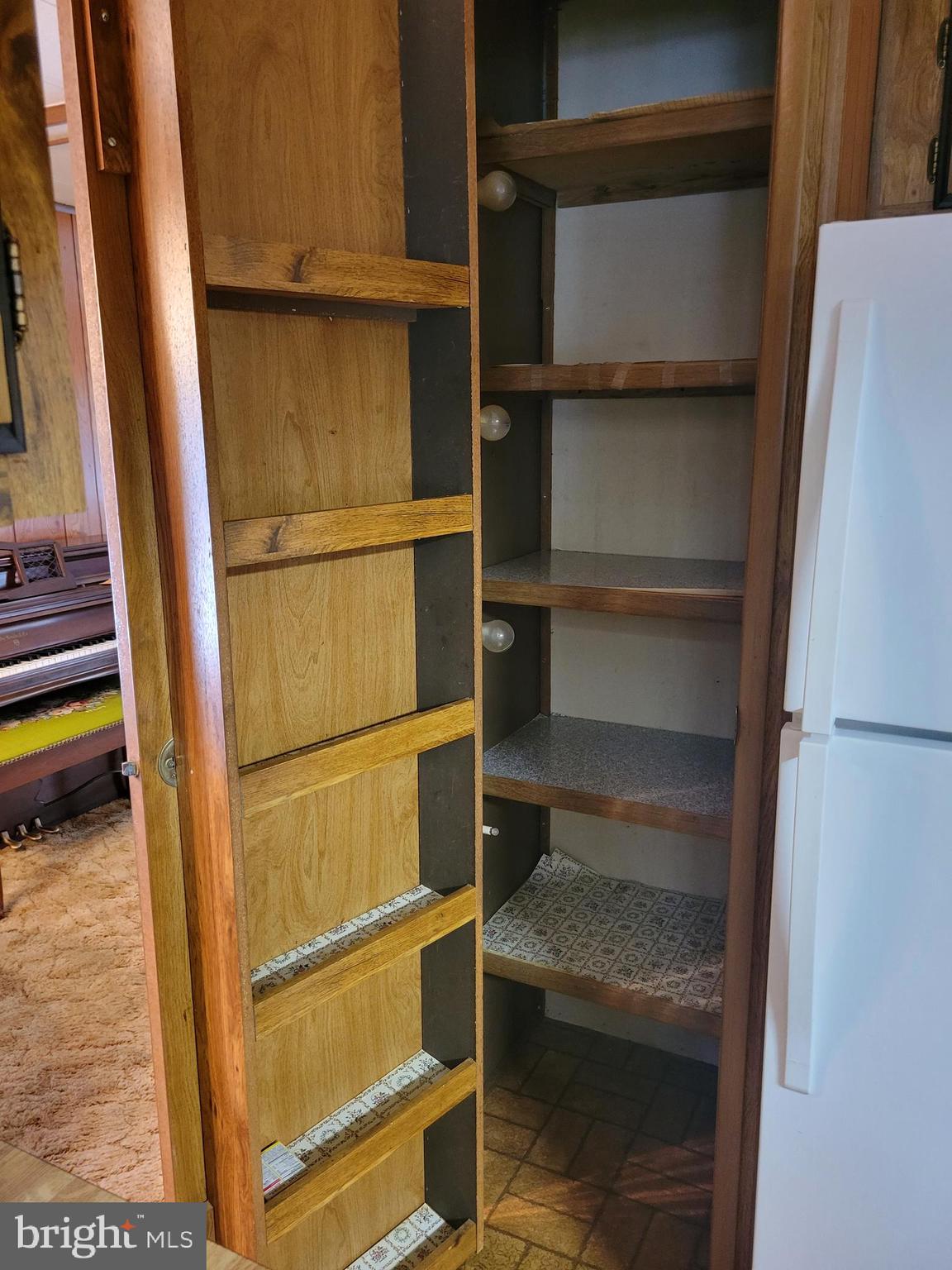 33 Skyline Drive Sicklerville, NJ 08081 - Photo 19 of 40 KITCHEN PANTRY
