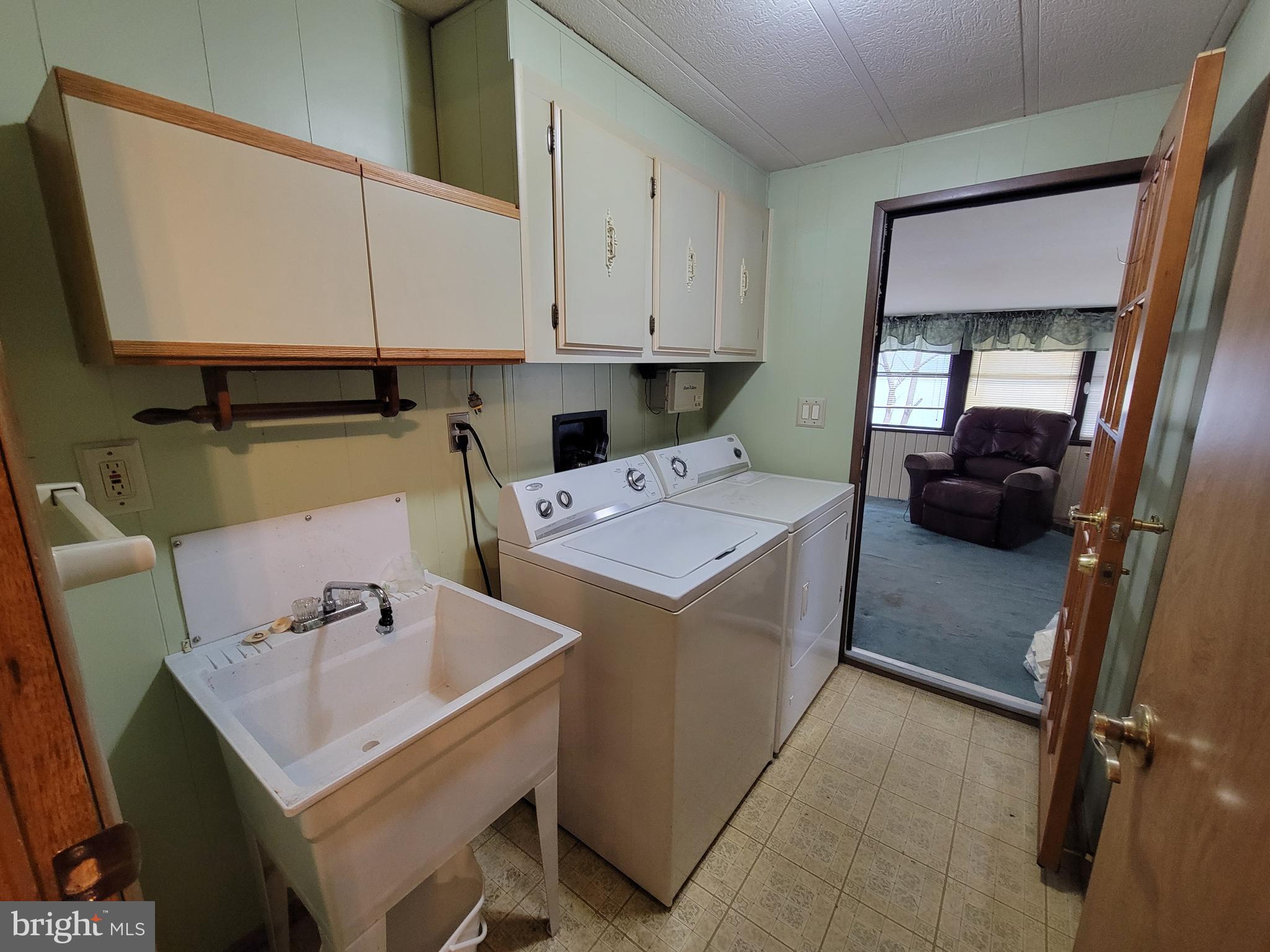 33 Skyline Drive Sicklerville, NJ 08081 - Photo 24 of 40 LAUNDRY ROOM