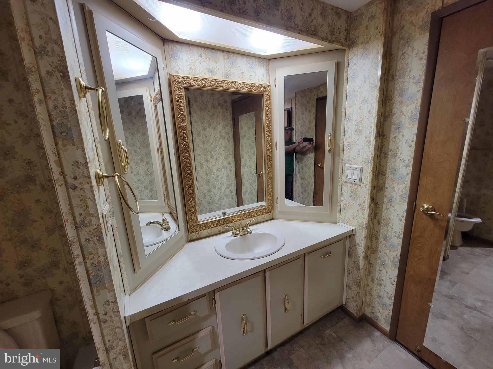 33 Skyline Drive Sicklerville, NJ 08081 - Photo 25 of 40 PRIMARY BATH