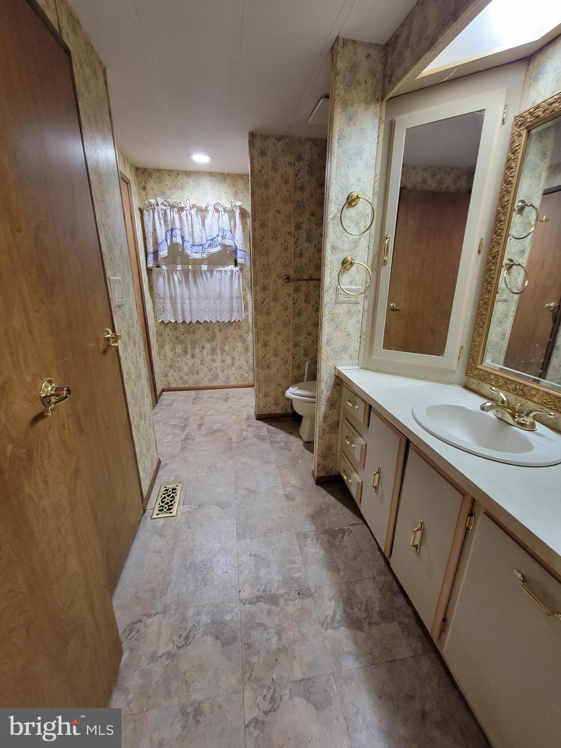 33 Skyline Drive Sicklerville, NJ 08081 - Photo 26 of 40 PRIMARY BATH