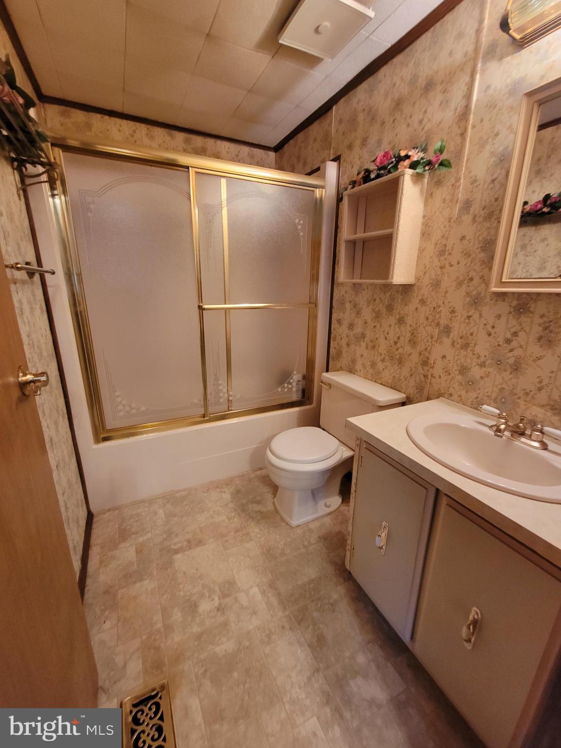 33 Skyline Drive Sicklerville, NJ 08081 - Photo 27 of 40 HALL BATH