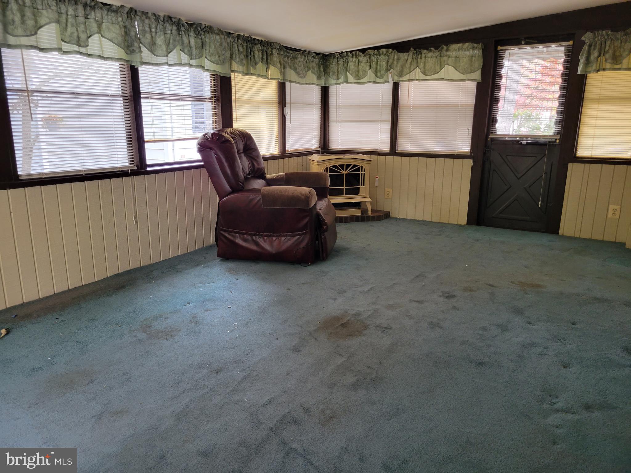 33 Skyline Drive Sicklerville, NJ 08081 - Photo 29 of 40 FLORIDA ROOM