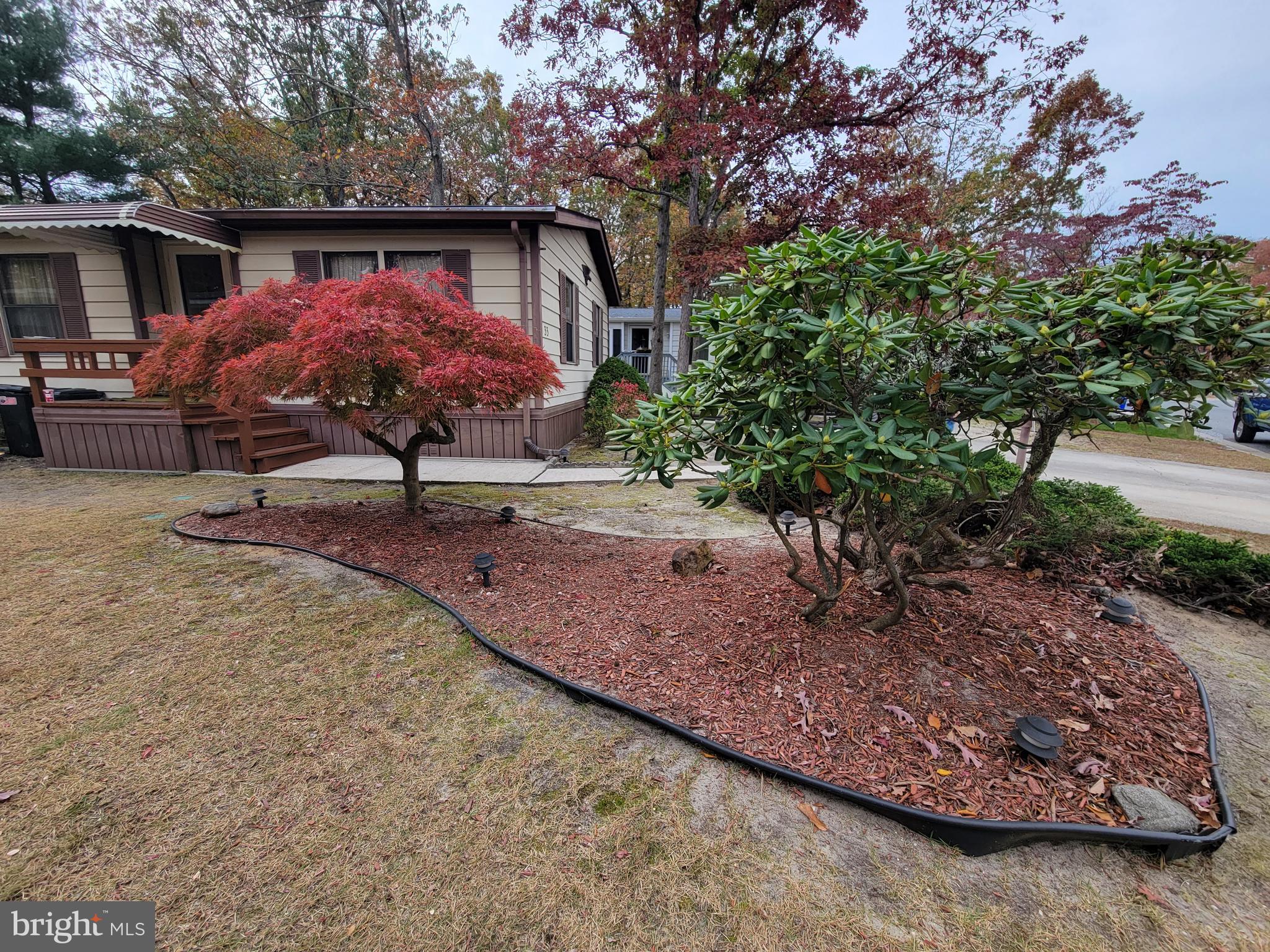 33 Skyline Drive Sicklerville, NJ 08081 - Photo 3 of 40 LOVELY LANDSCAPING
