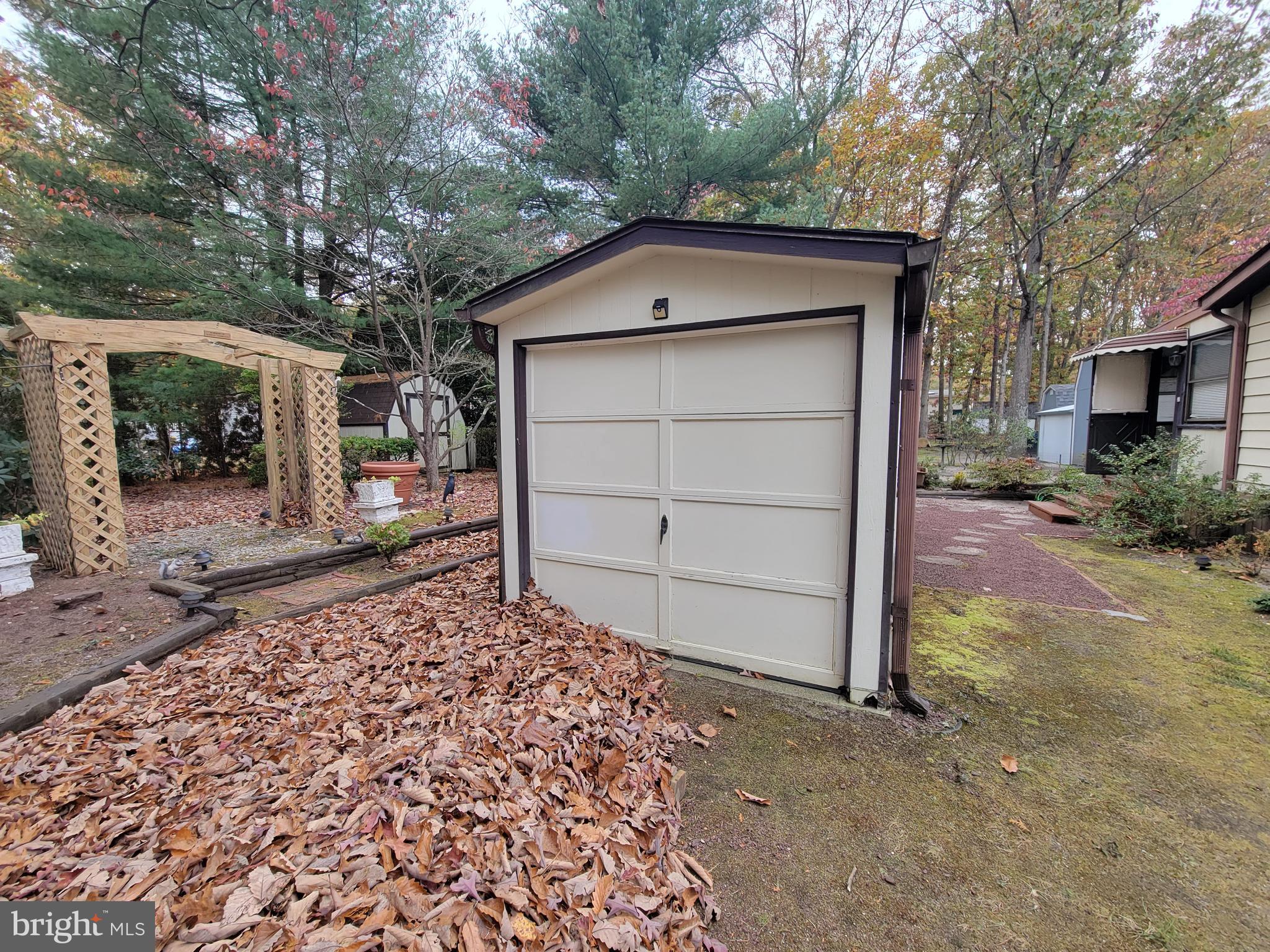 33 Skyline Drive Sicklerville, NJ 08081 - Photo 4 of 40 GARAGE / SHED