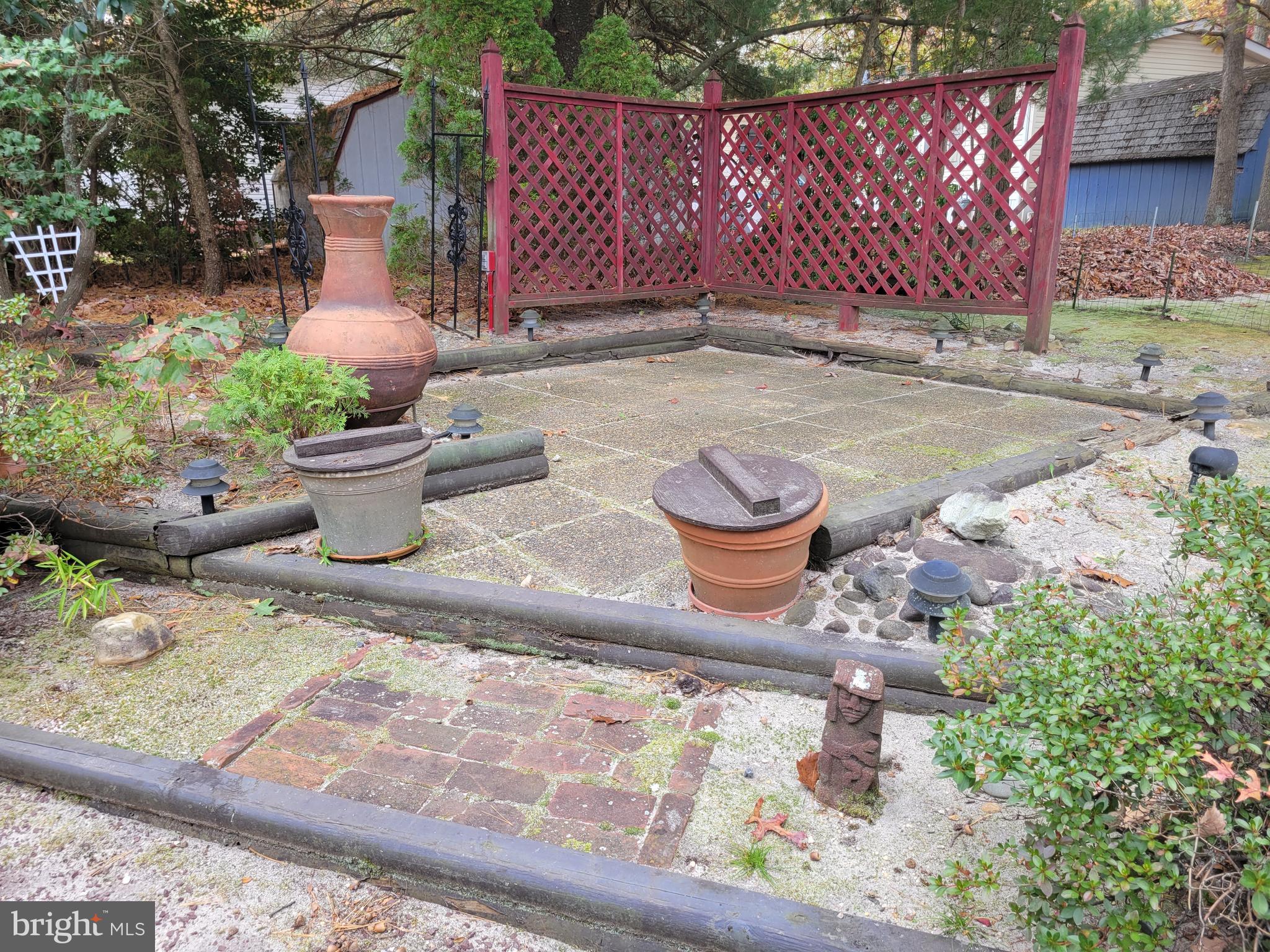 33 Skyline Drive Sicklerville, NJ 08081 - Photo 7 of 40 PATIO / FIREPIT