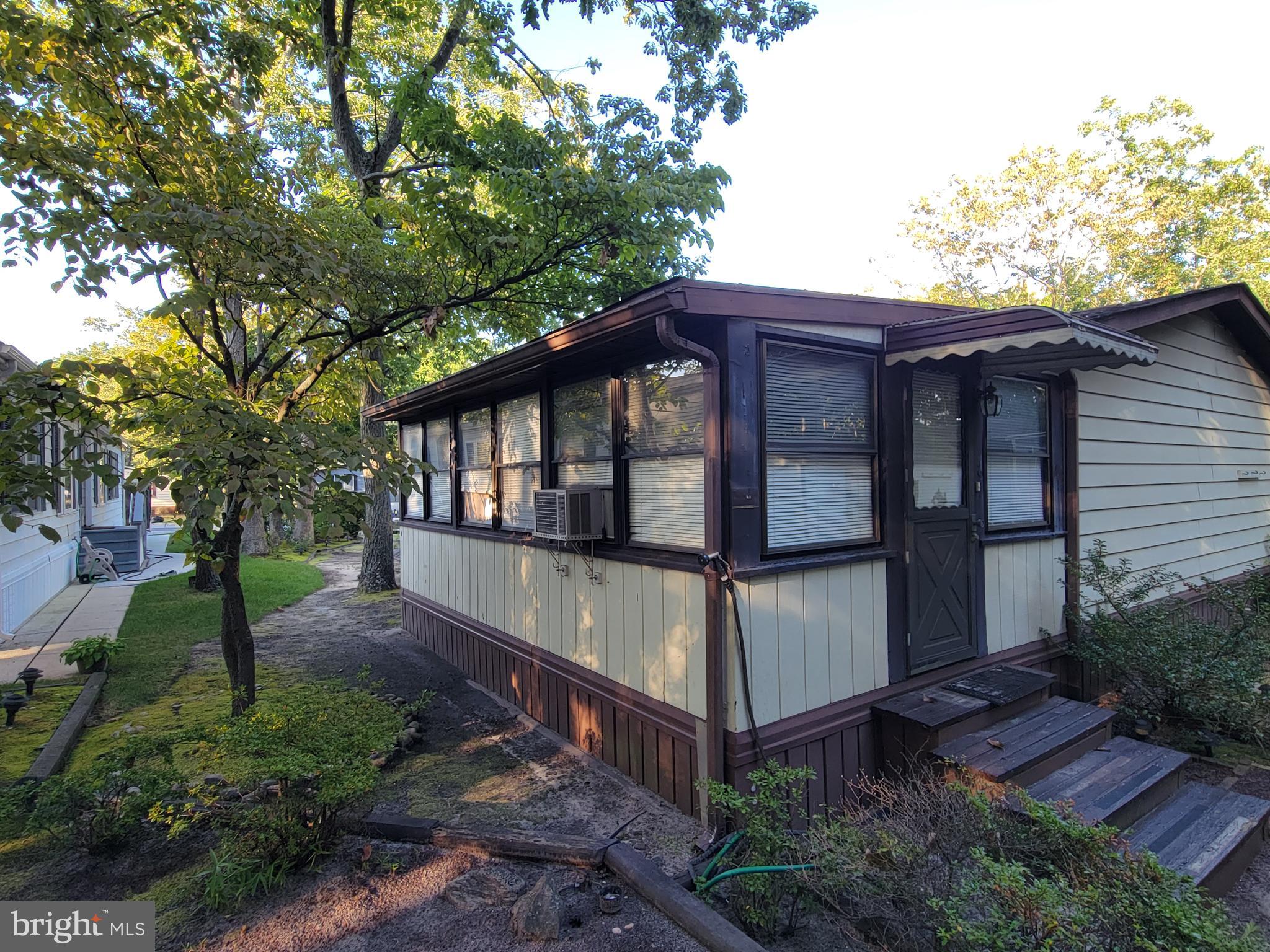 33 Skyline Drive Sicklerville, NJ 08081 - Photo 9 of 40 ENCLOSED PORCH