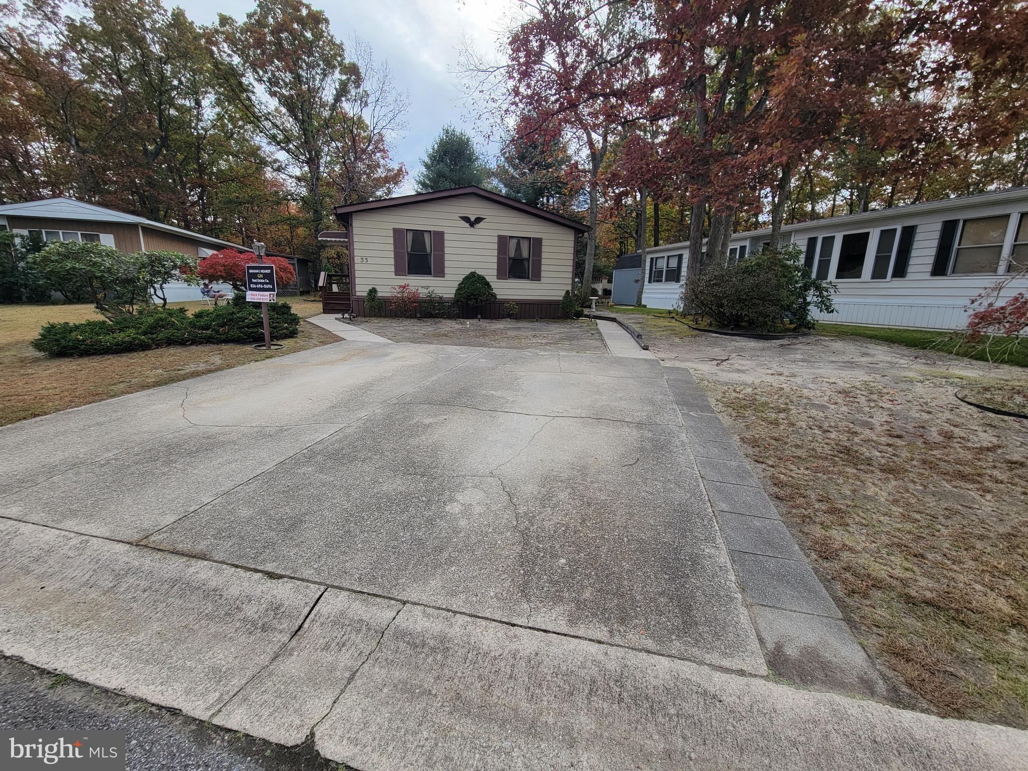 33 Skyline Drive Sicklerville, NJ 08081 - Photo 10 of 40 DOUBLE WIDE DRIVEWAY
