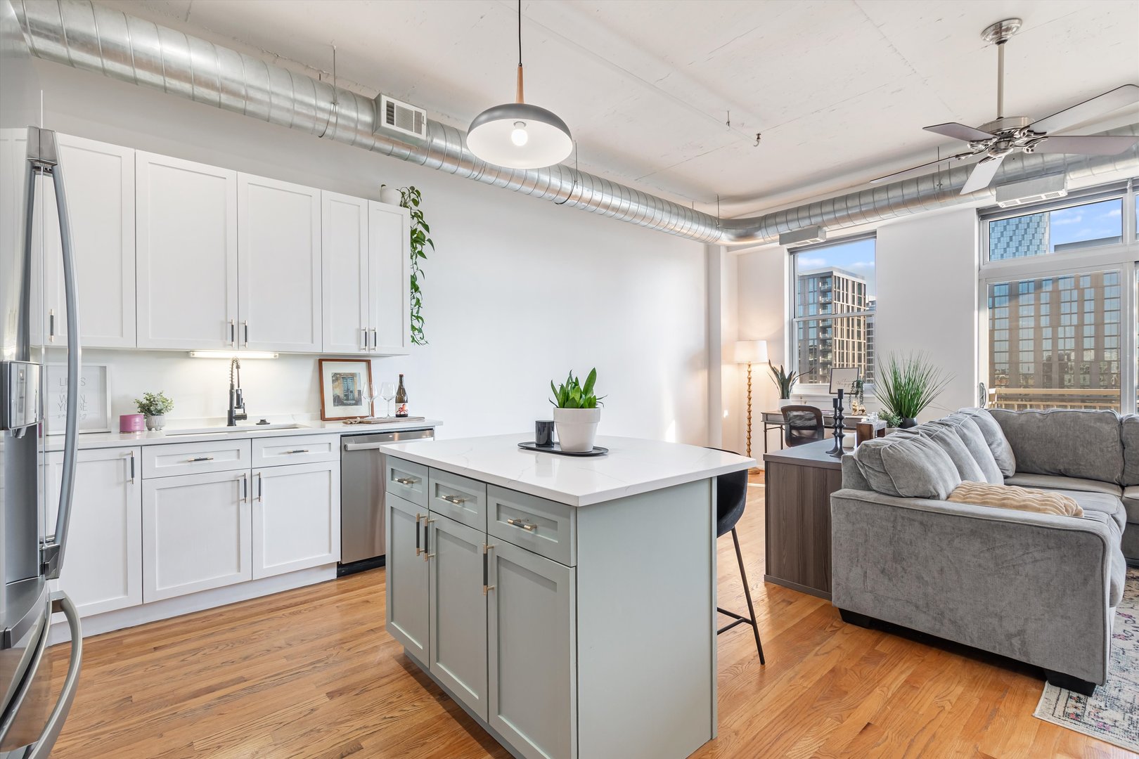950 West Monroe Street, Unit 802 Chicago, IL 60607 - Photo 11 of 23 Gallery Image 11