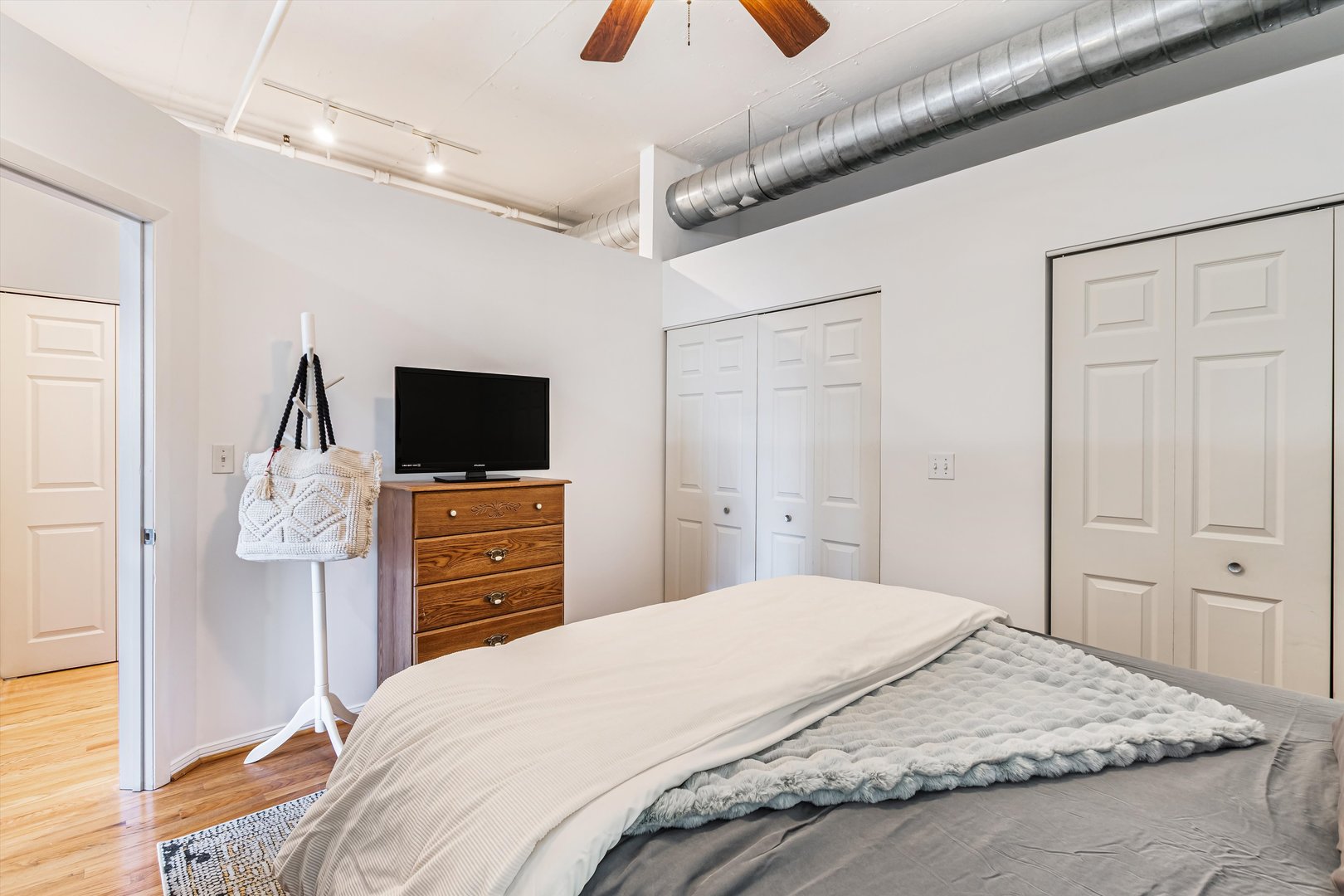 950 West Monroe Street, Unit 802 Chicago, IL 60607 - Photo 13 of 23 Gallery Image 13