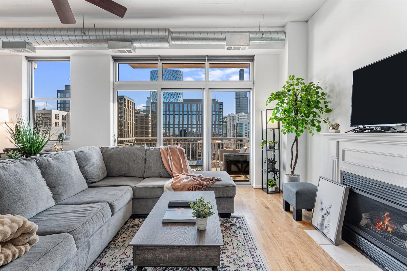 950 West Monroe Street, Unit 802 Chicago, IL 60607 - Photo 3 of 23 Gallery Image 3