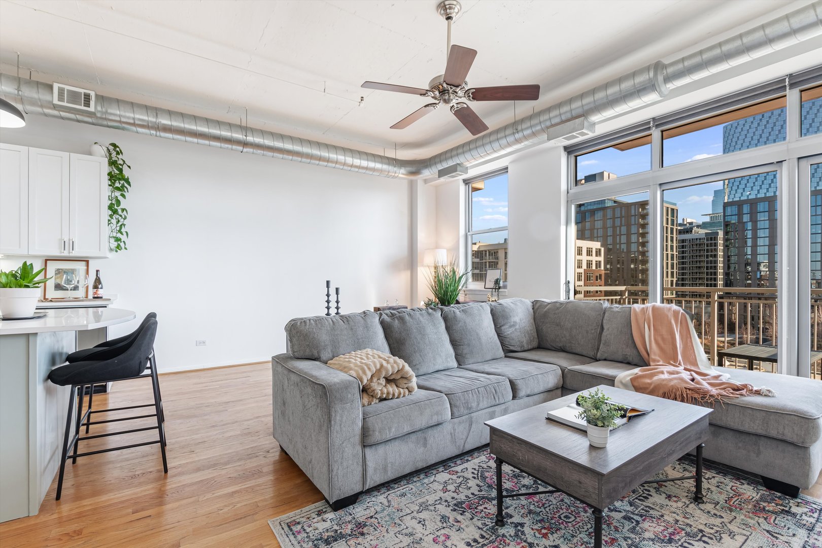 950 West Monroe Street, Unit 802 Chicago, IL 60607 - Photo 4 of 23 Gallery Image 4