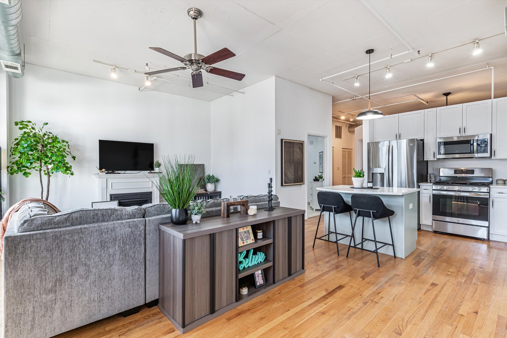 950 West Monroe Street, Unit 802 Chicago, IL 60607 - Photo 5 of 23 Gallery Image 5