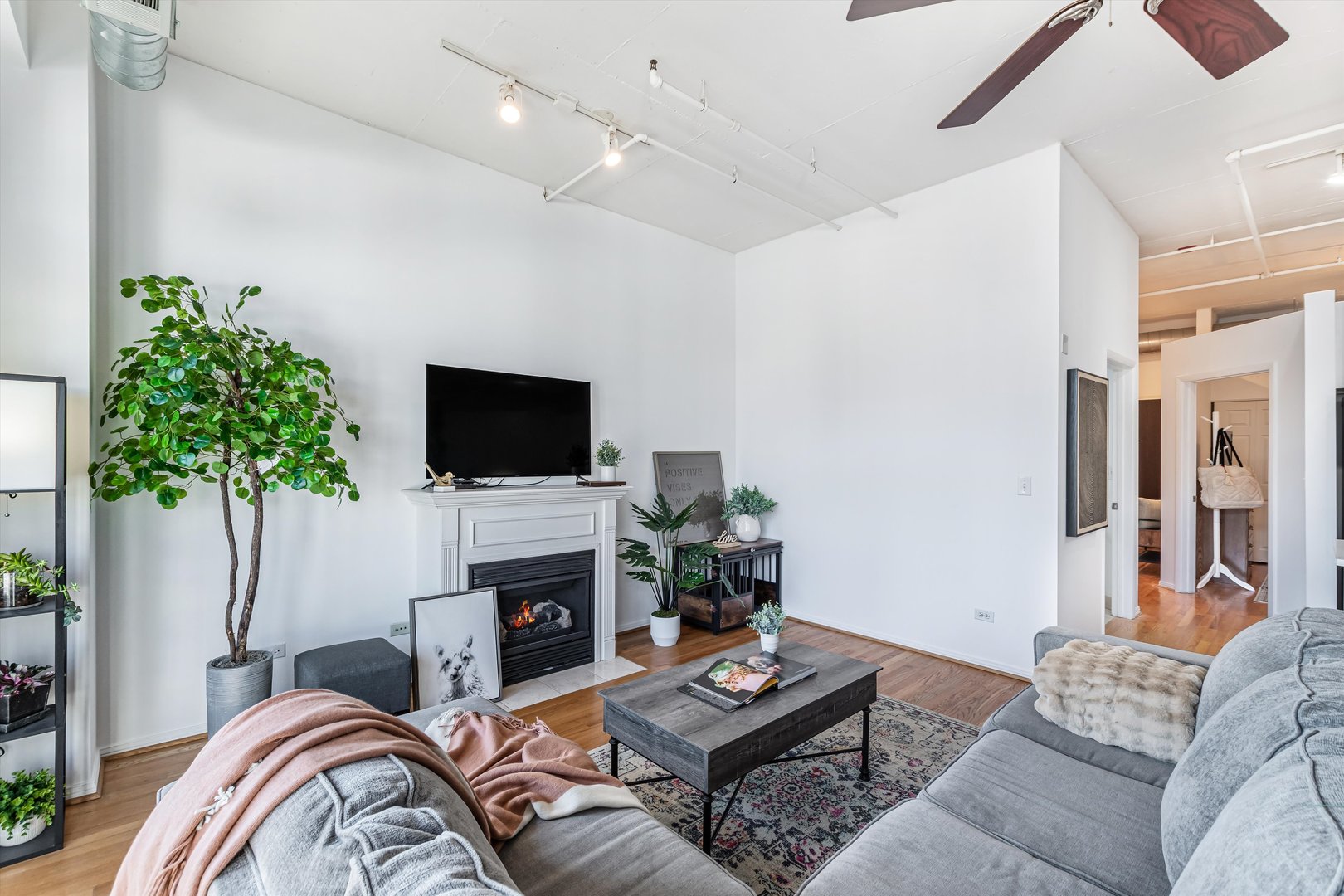 950 West Monroe Street, Unit 802 Chicago, IL 60607 - Photo 7 of 23 Gallery Image 7