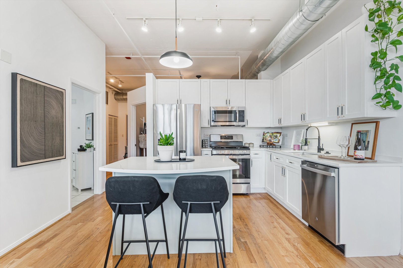 950 West Monroe Street, Unit 802 Chicago, IL 60607 - Photo 9 of 23 Gallery Image 9