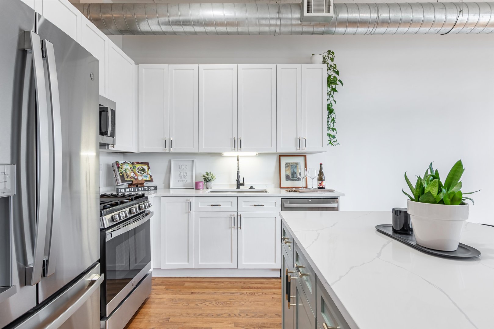 950 West Monroe Street, Unit 802 Chicago, IL 60607 - Photo 10 of 23 Gallery Image 10
