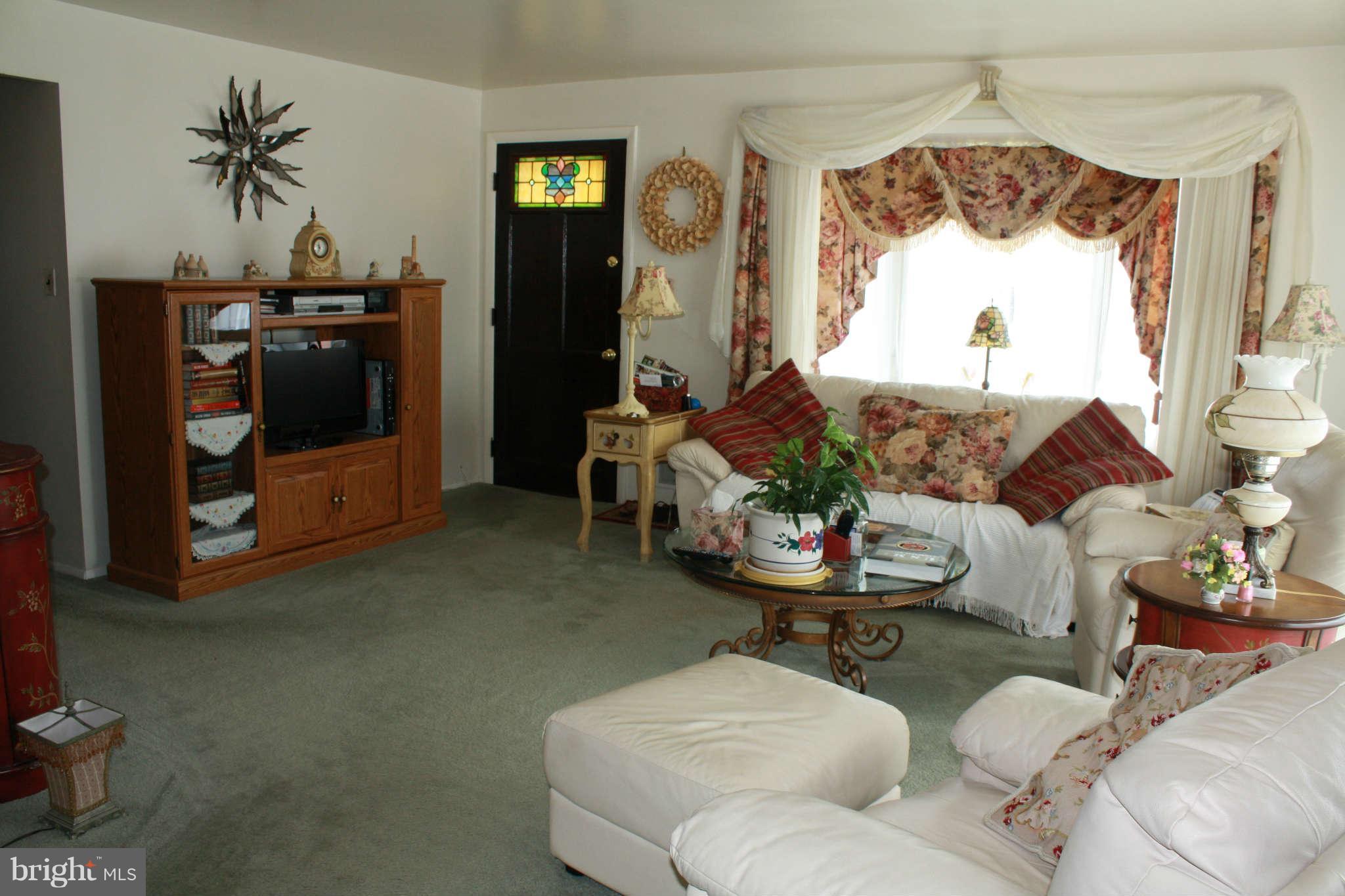 9109 Covered Bridge Road Baltimore, MD 21234 - Photo 2 of 30 Living Room