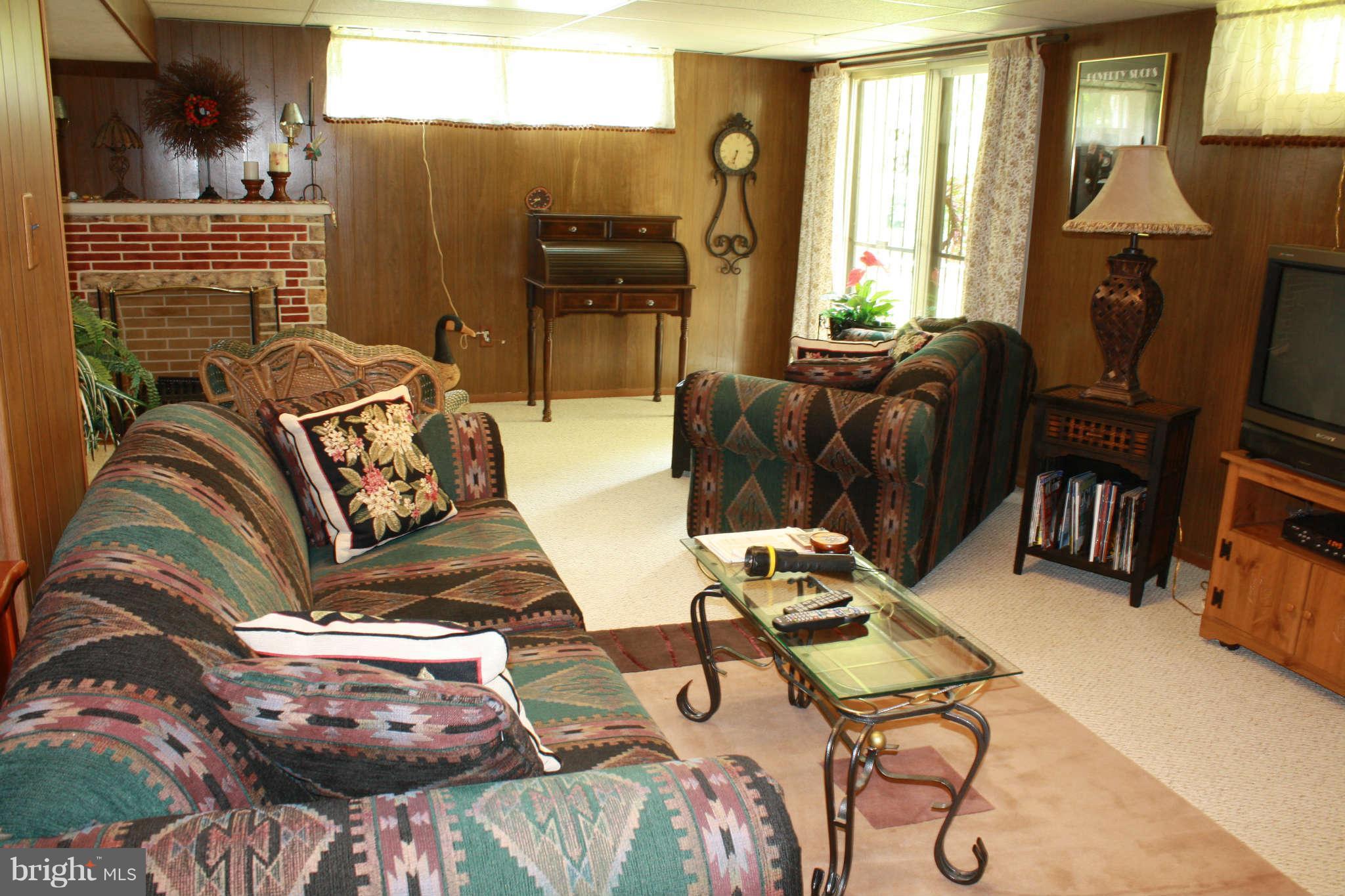 9109 Covered Bridge Road Baltimore, MD 21234 - Photo 26 of 30 Family Room