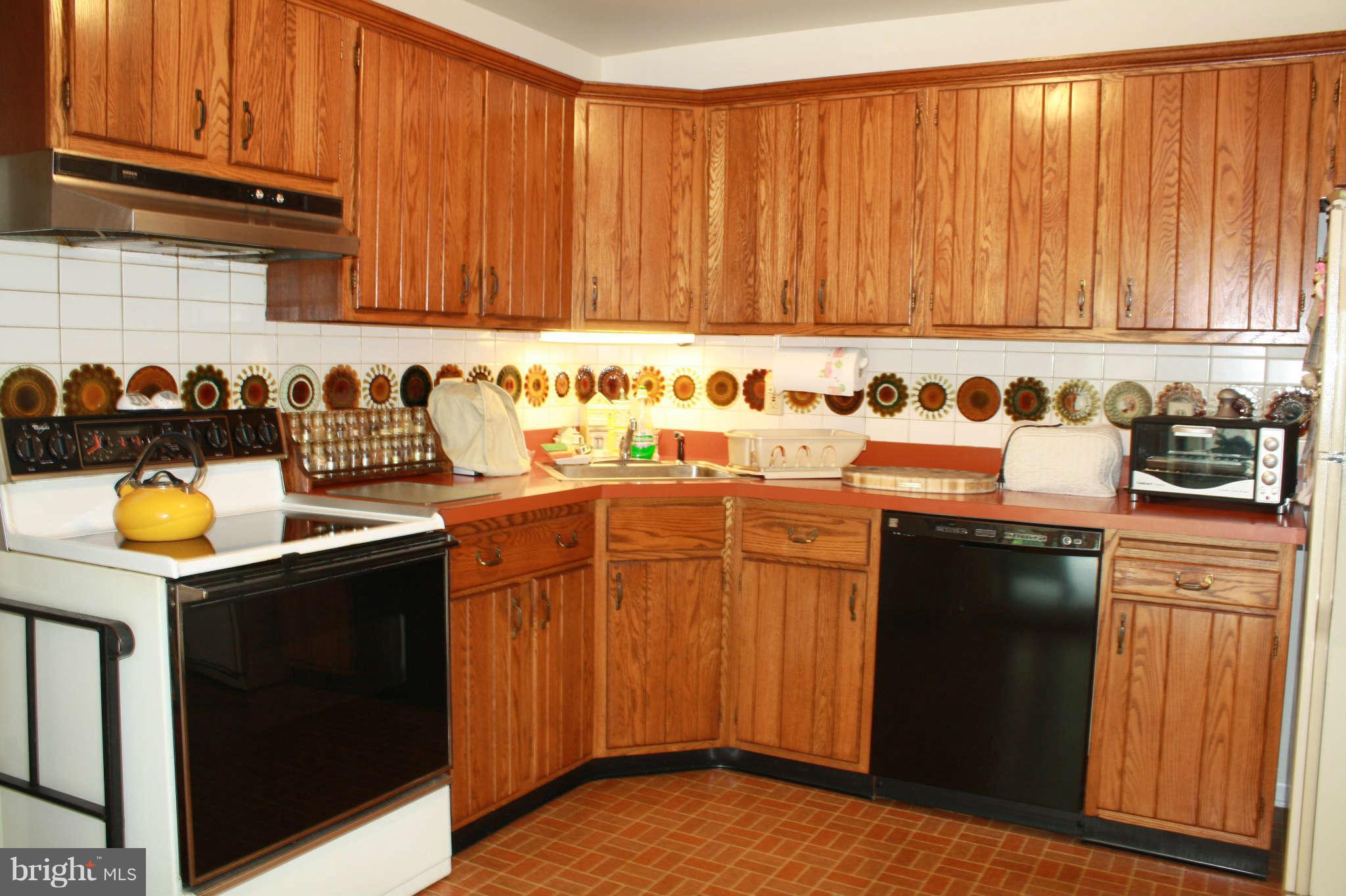 9109 Covered Bridge Road Baltimore, MD 21234 - Photo 4 of 30 Kitchen