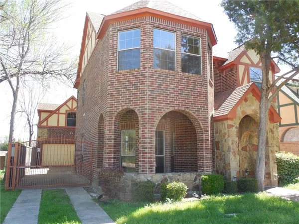 $499,000 | 504 Phillip Drive, Cedar Hill, TX 75104