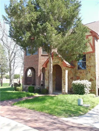 $499,000 | 504 Phillip Drive, Cedar Hill, TX 75104
