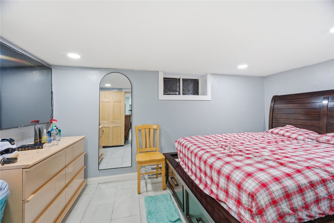 175 Montgomery Avenue Providence, RI 02905 - Photo 11 of 24