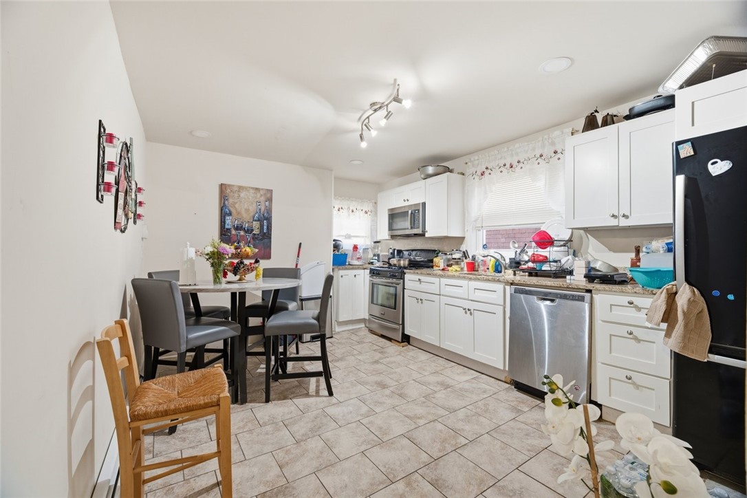 175 Montgomery Avenue Providence, RI 02905 - Photo 22 of 24