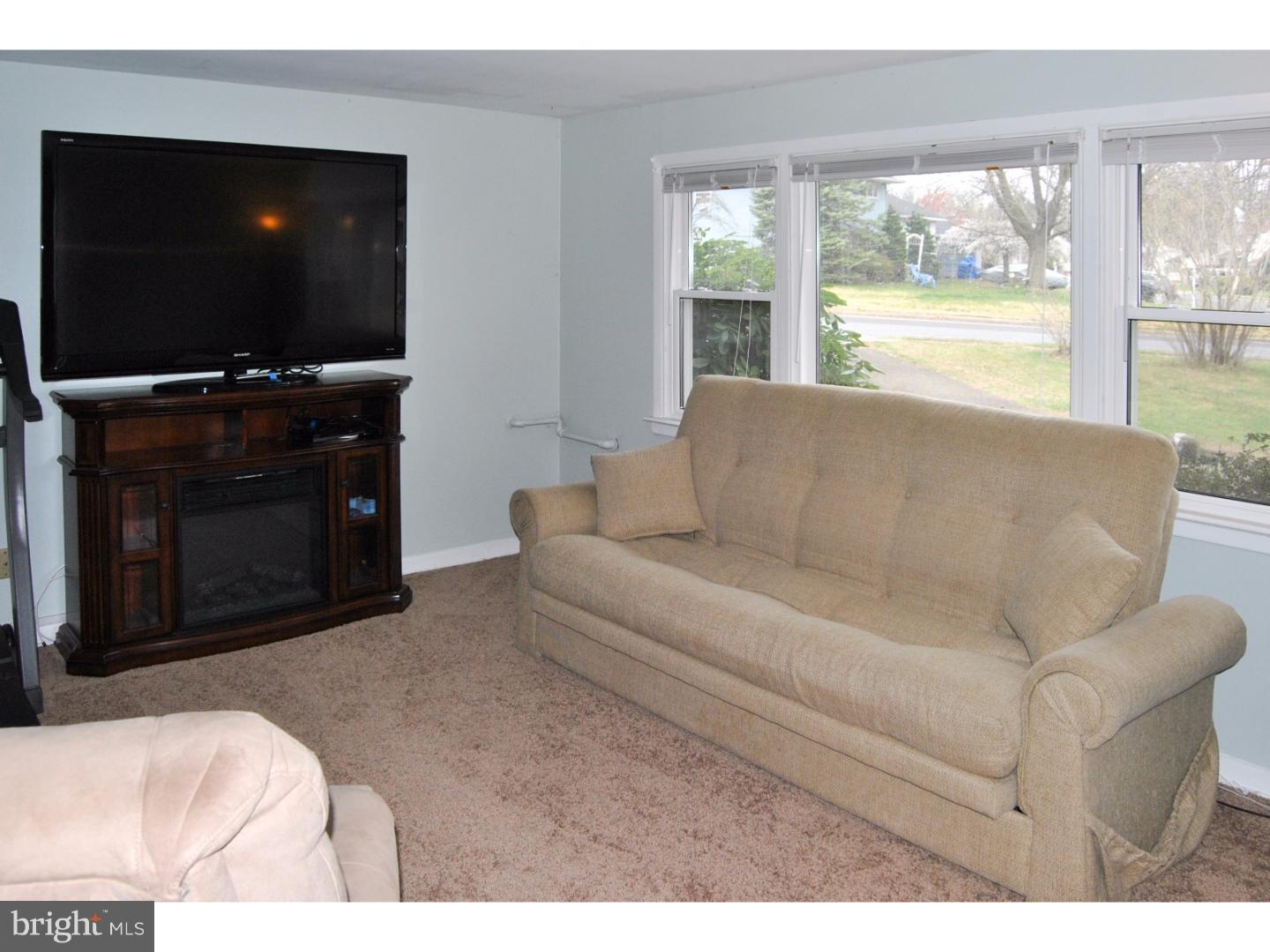 13 Flamingo Road Hatboro, PA 19040 - Photo 14 of 25 Family Room