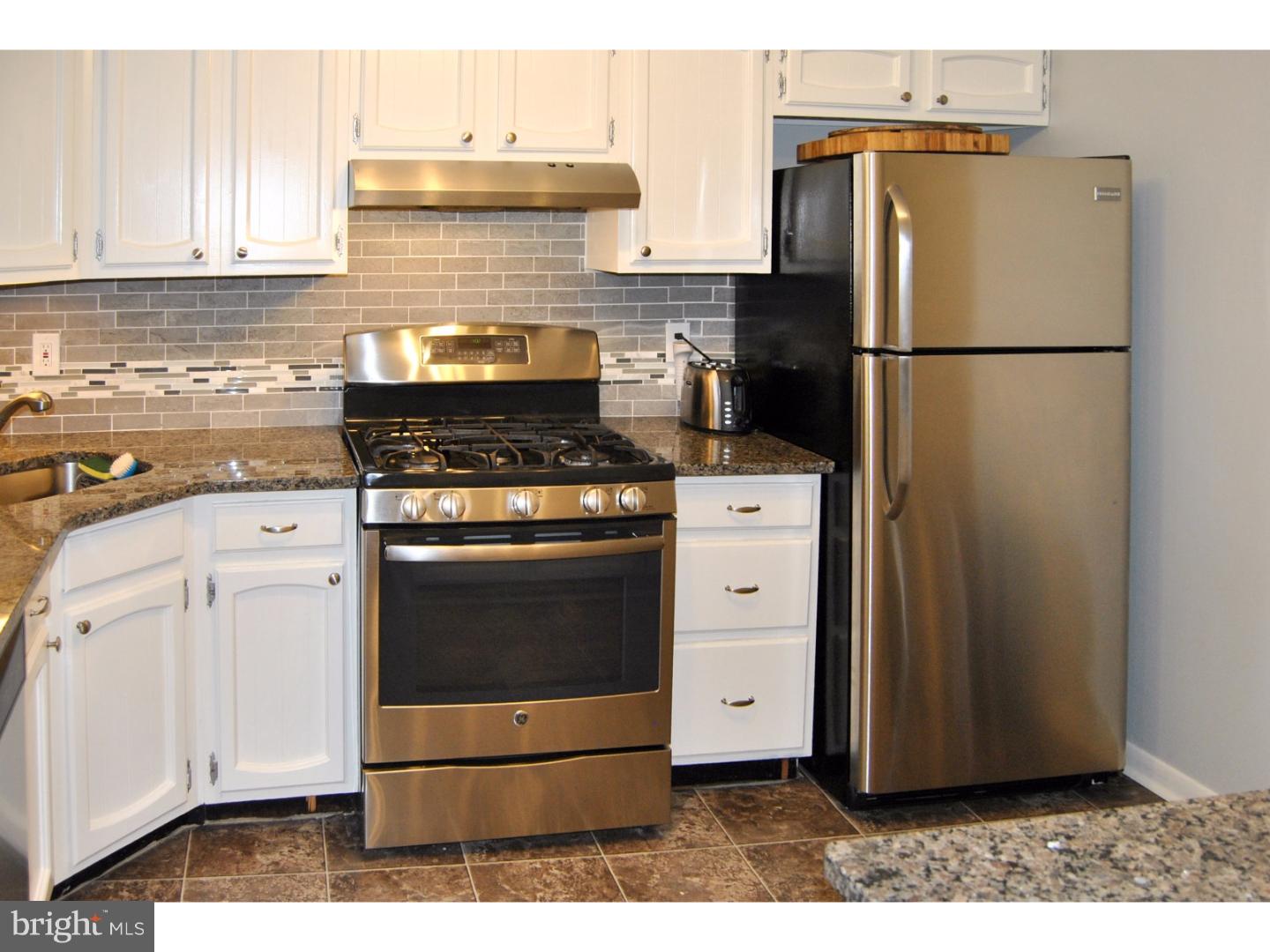 13 Flamingo Road Hatboro, PA 19040 - Photo 4 of 25 Kitchen