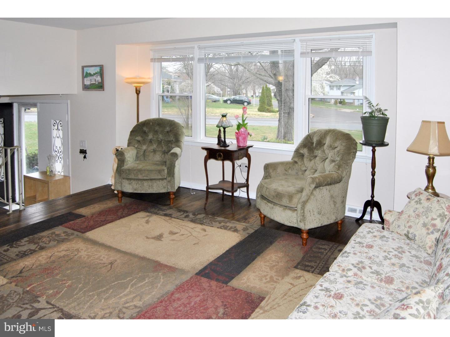 13 Flamingo Road Hatboro, PA 19040 - Photo 6 of 25 Living Room