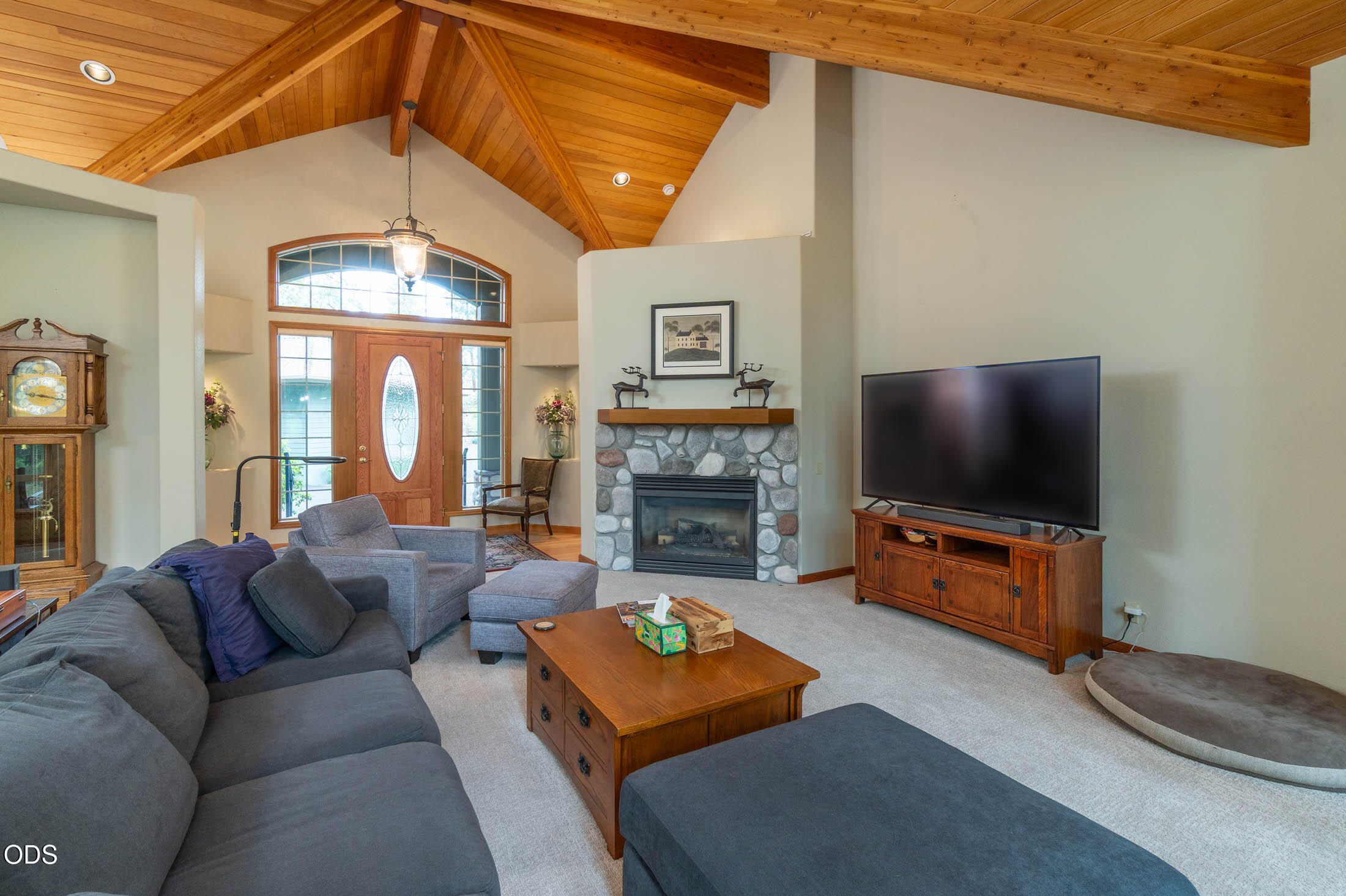 60621 Golf Village Loop Bend, OR 97702 - Photo 6 of 47