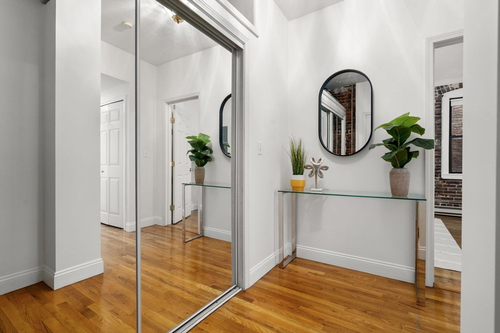 13 Thacher Street, Unit 2 Boston, MA 02113 - Photo 11 of 22