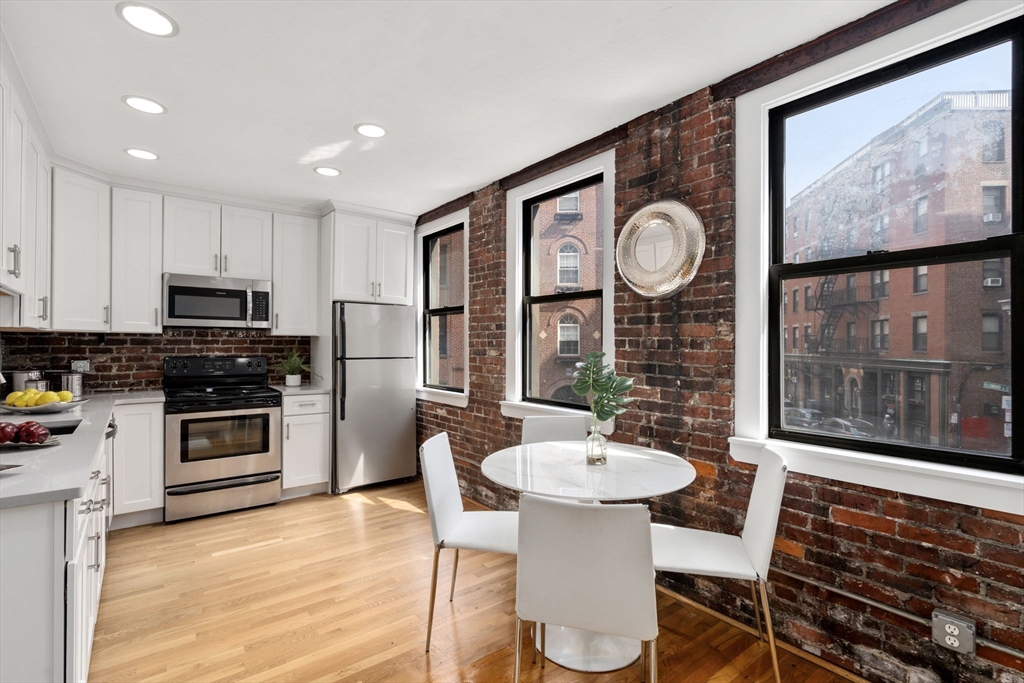 13 Thacher Street, Unit 2 Boston, MA 02113 - Photo 9 of 22