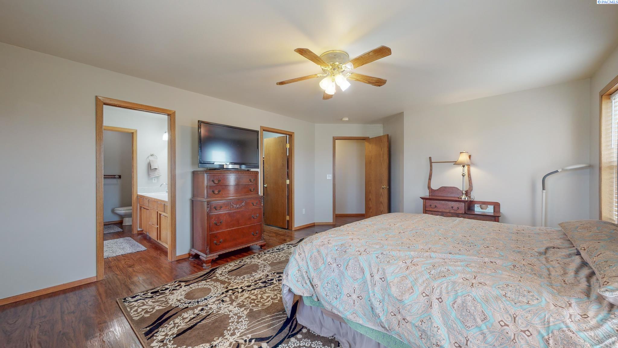 4004 Hicks Road Grandview, WA 98930 - Photo 13 of 30 Gallery Image 13