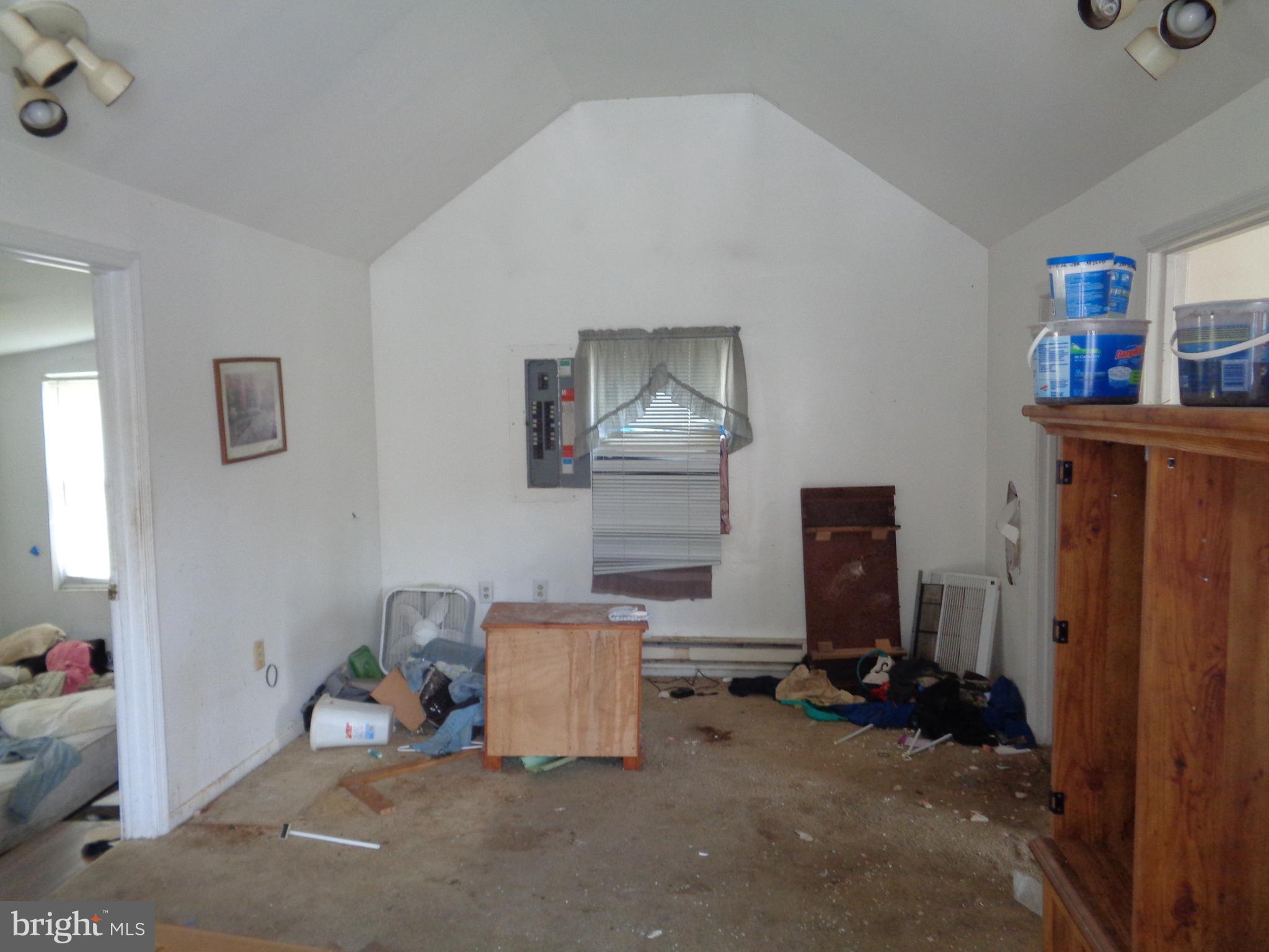 323 Londontown Road Edgewater, MD 21037 - Photo 5 of 19 Living Room