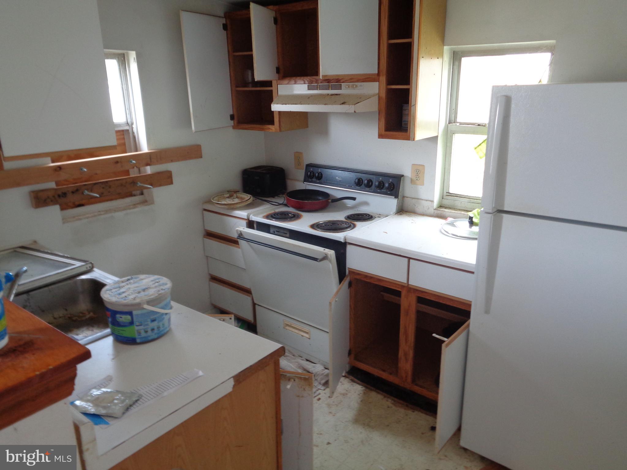 323 Londontown Road Edgewater, MD 21037 - Photo 6 of 19 Kitchen