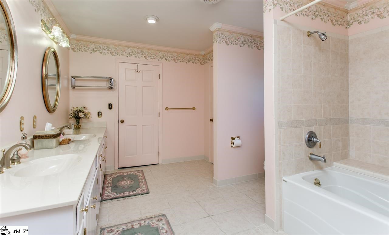 306 Raven Road Greenville, SC 29615 - Photo 17 of 27