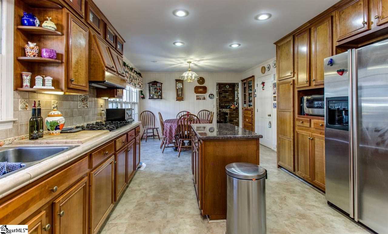 306 Raven Road Greenville, SC 29615 - Photo 6 of 27