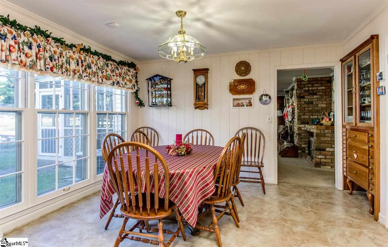 306 Raven Road Greenville, SC 29615 - Photo 7 of 27