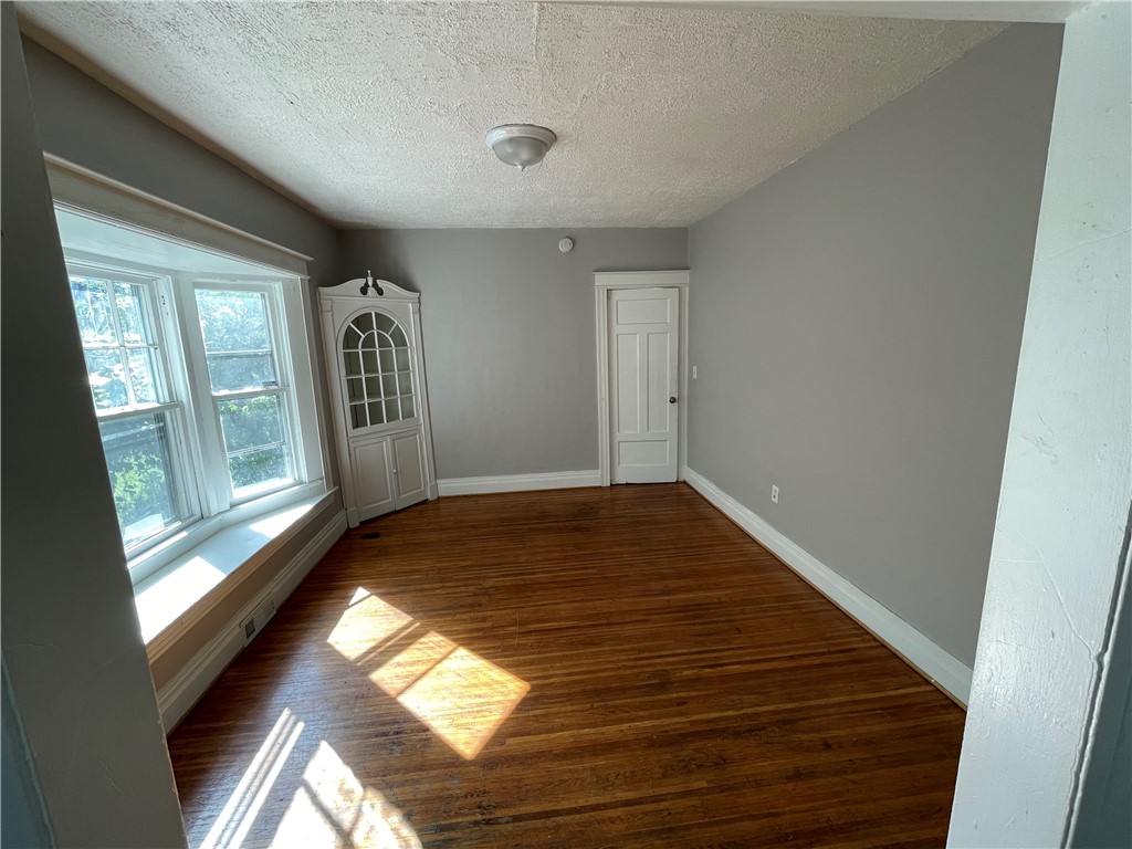 93 Roslyn Street Rochester, NY 14619 - Photo 6 of 25 Gallery Image 6