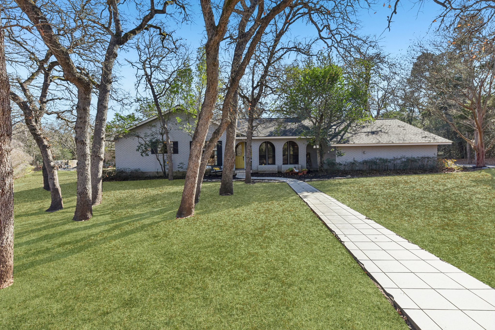 Front of home with virtual green grass
