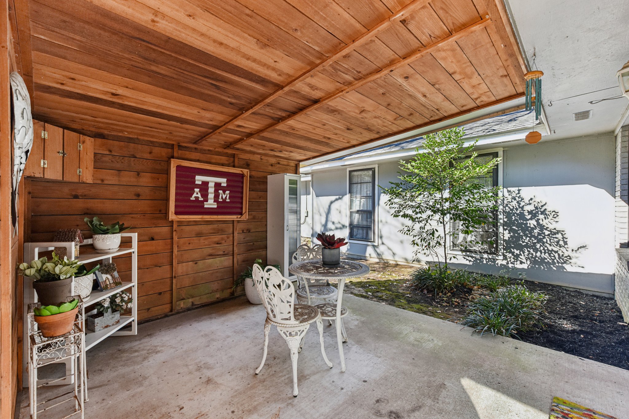 111 Post Oak Lane Elgin, TX 78621 - Photo 20 of 39 a patio with table and chairs and potted plants