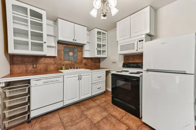 $575,000 | 111 Post Oak Lane, Elgin, TX 78621