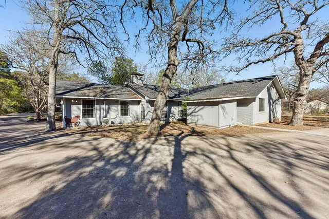 $575,000 | 111 Post Oak Lane, Elgin, TX 78621