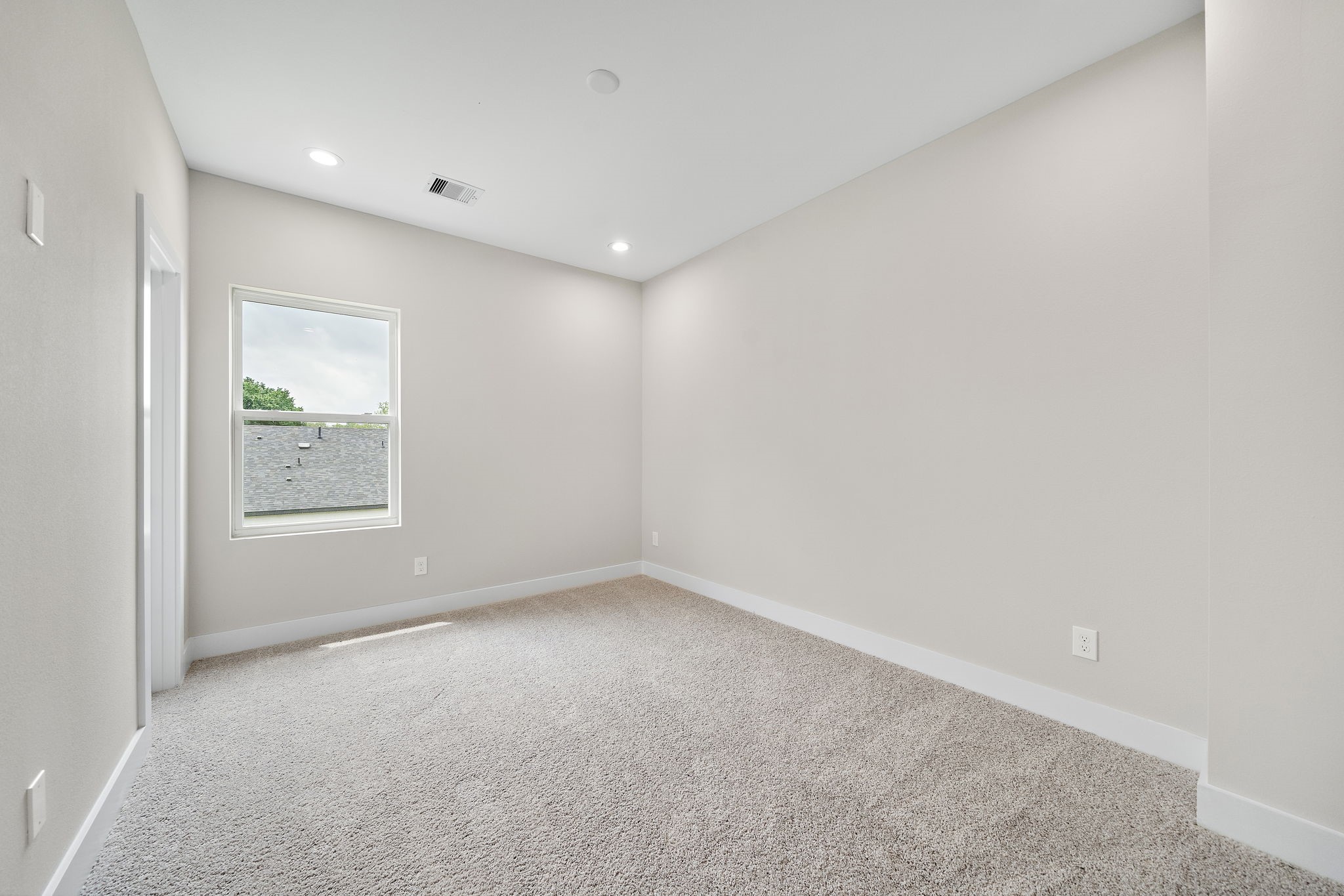 7510 Sandle Street Houston, TX 77088 - Photo 19 of 26 a view of an empty room