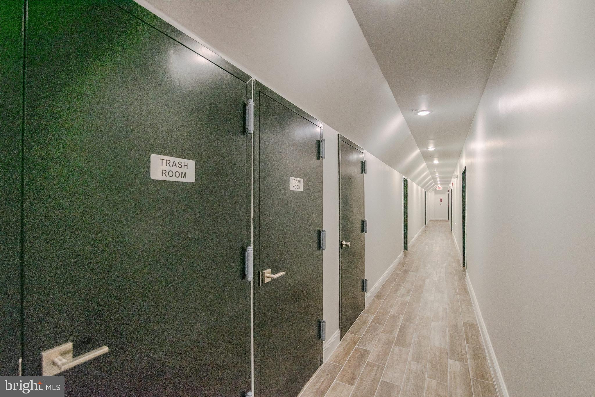 129 Washington Avenue, Unit B Philadelphia, PA 19147 - Photo 16 of 18 a view of a hallway