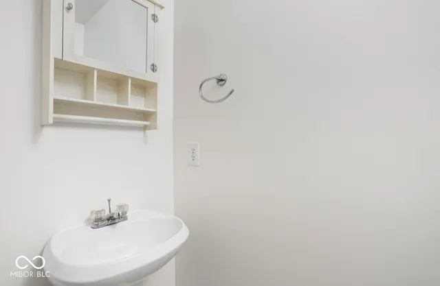 $289,000 | 902 Amesbury Court, Indianapolis, IN 46217