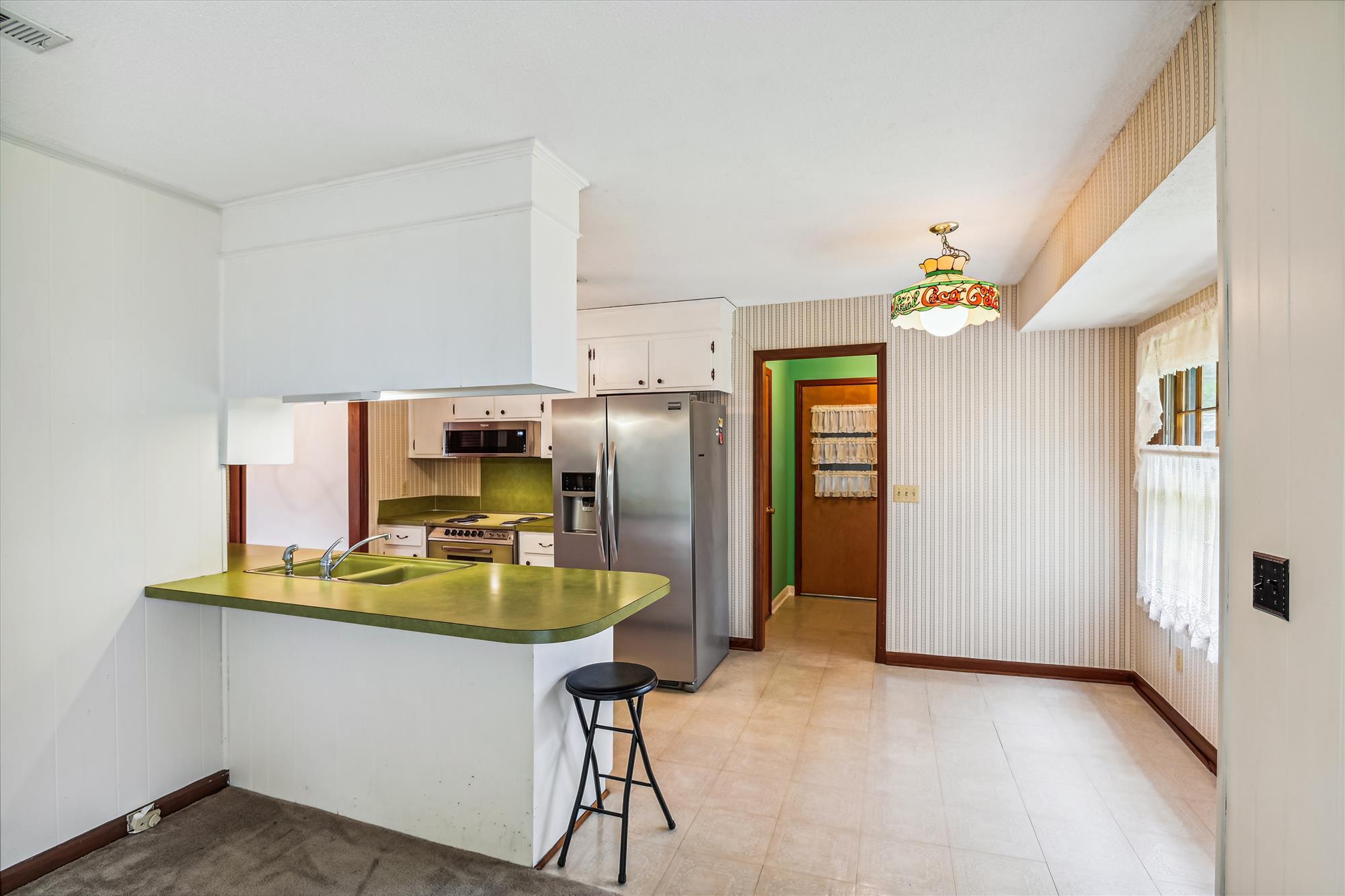 320 Heber Road Summerville, SC 29485 - Photo 20 of 36 main level-breakfast area-_dsc7437
