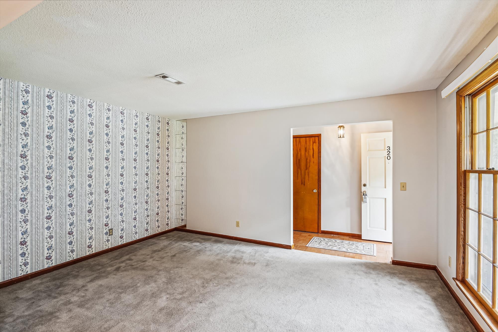 320 Heber Road Summerville, SC 29485 - Photo 9 of 36 main level-living room-_dsc7212